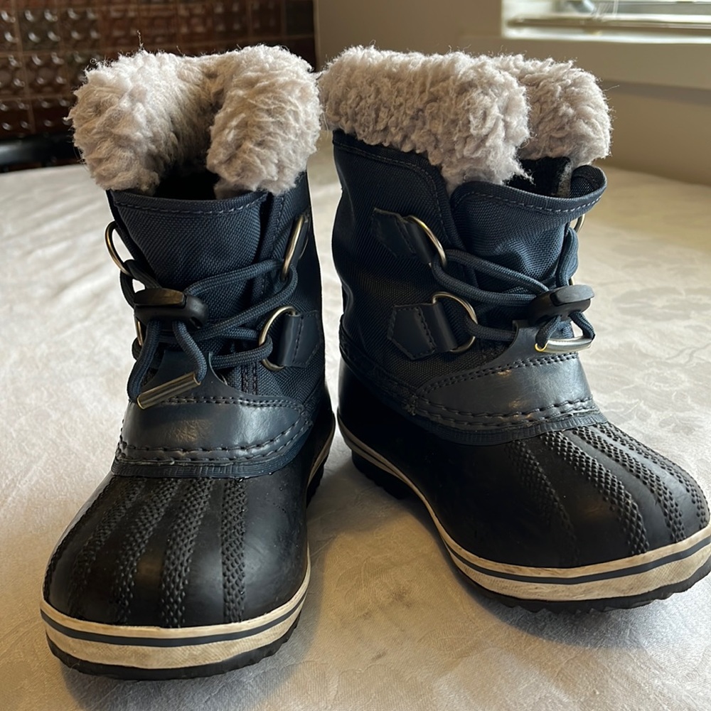 **SOLD Sorel children’s waterproof winter boots, blue and black Sz 10